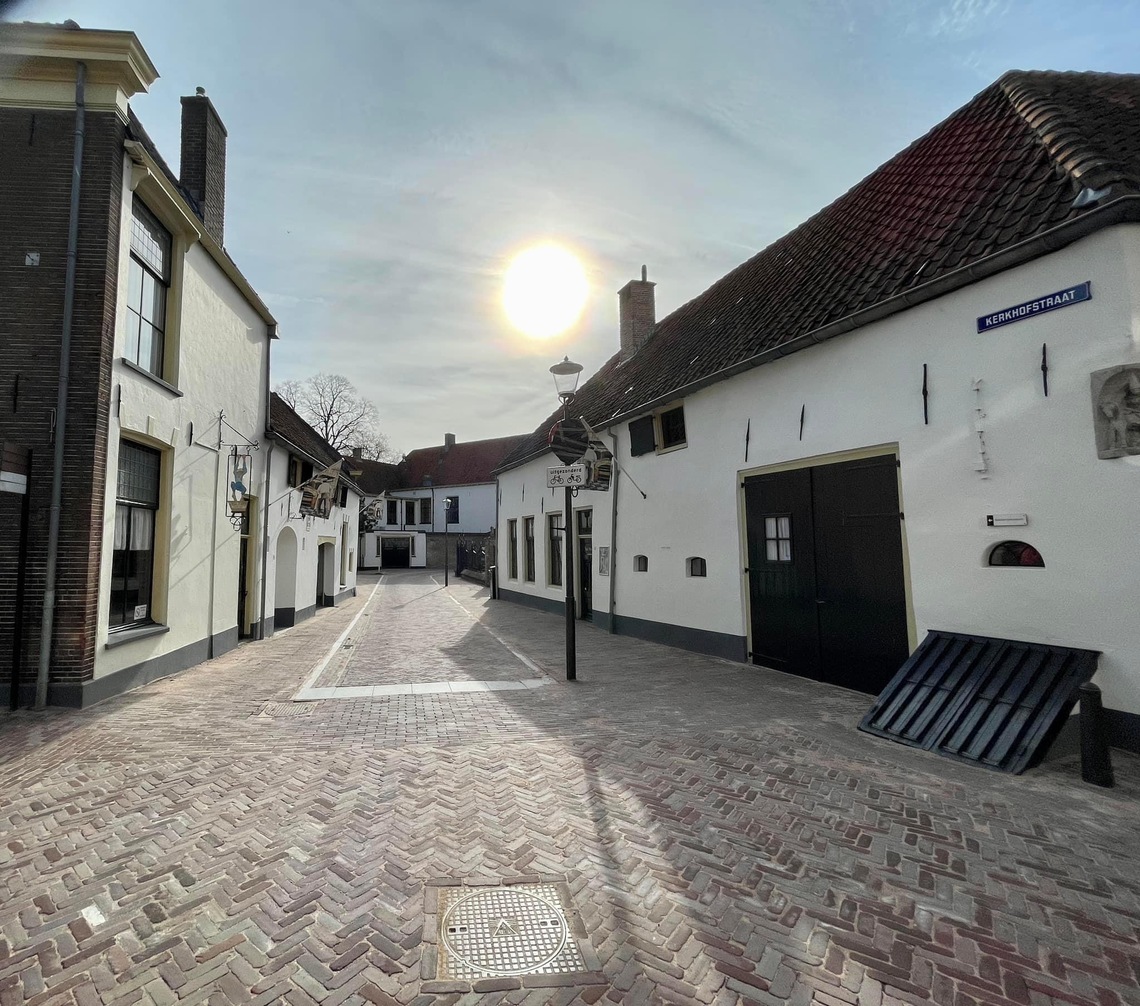 Kerkhofstraat na renovatie straat